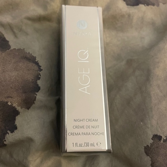 Neora Age IQ Night Cream - Picture 1 of 1